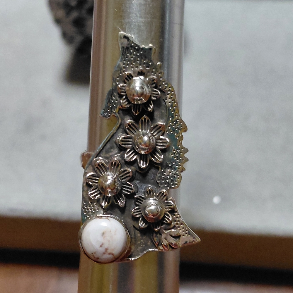 Silver Floral Wolf Ring with Wild Horse Jasper Stone - Picture 9 of 9